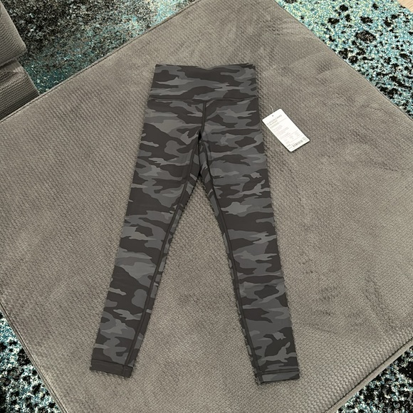 Athleta Elation Camo 7/8 Tight NWT - Picture 1 of 6